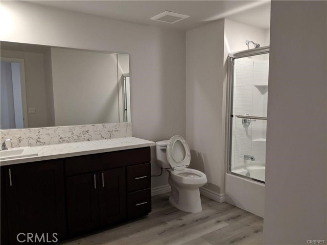 Detail Gallery Image 4 of 10 For 7343 Reseda Bld #303,  Reseda,  CA 91335 - 3 Beds | 2 Baths