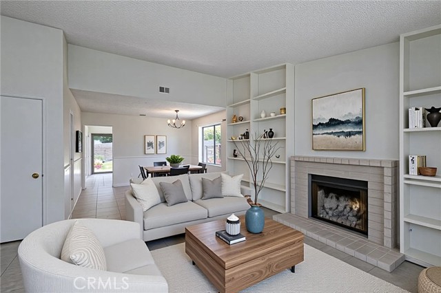 Detail Gallery Image 3 of 20 For 1168 E Foster Rd #B,  Santa Maria,  CA 93455 - 2 Beds | 1 Baths