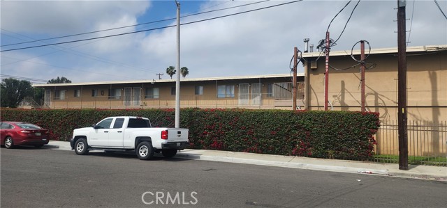 1935 W Linden Street, Riverside CA: https://media.crmls.org/medias/a2311be0-a1b7-4d46-bf35-554f0593f148.jpg