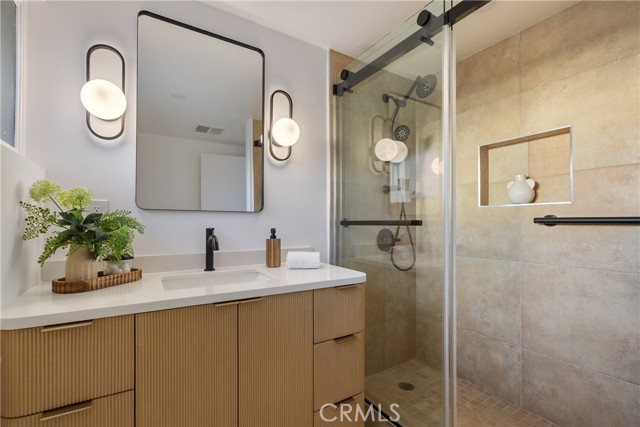 Detail Gallery Image 24 of 32 For 20110 Flallon, Lakewood,  CA 90715 - 4 Beds | 2 Baths