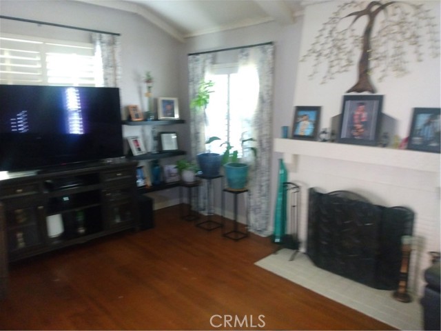 2035 W 71st, Los Angeles CA: https://media.crmls.org/medias/a231a73f-014b-4b10-8e0c-218d934daf4f.jpg