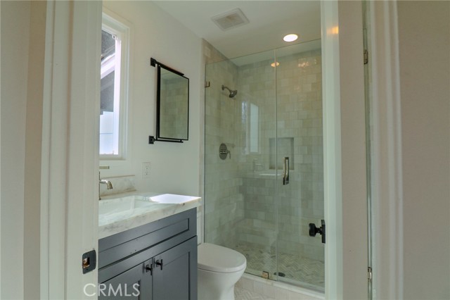 Detail Gallery Image 9 of 14 For 397 Park, Laguna Beach,  CA 92651 - 2 Beds | 1 Baths