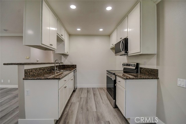 Detail Gallery Image 7 of 44 For 21941 Rimhurst #D,  Lake Forest,  CA 92630 - 2 Beds | 1 Baths