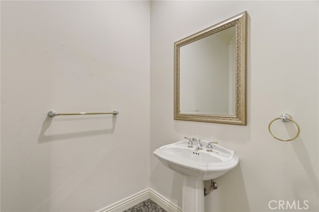 Image 22 of 62 For 16860 Rayen Street