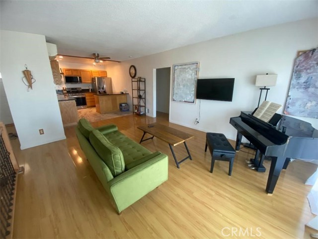 4940 La Calandria Way, Los Angeles CA: https://media.crmls.org/medias/a232f253-8045-45eb-8500-e6b5773991d3.jpg