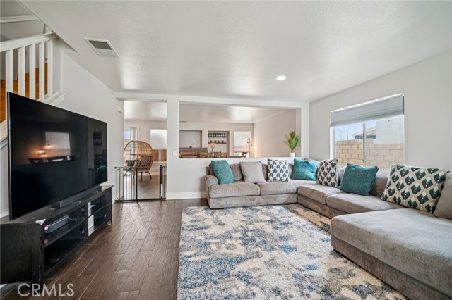 Detail Gallery Image 5 of 29 For 45614 Barham, Lancaster,  CA 93534 - 3 Beds | 2/1 Baths