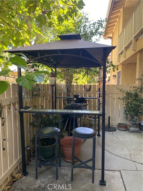8105 Canby Avenue, 2 photo 5
