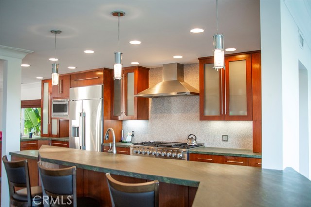 Detail Gallery Image 11 of 48 For 229 via Pasqual, Redondo Beach,  CA 90277 - 4 Beds | 4 Baths