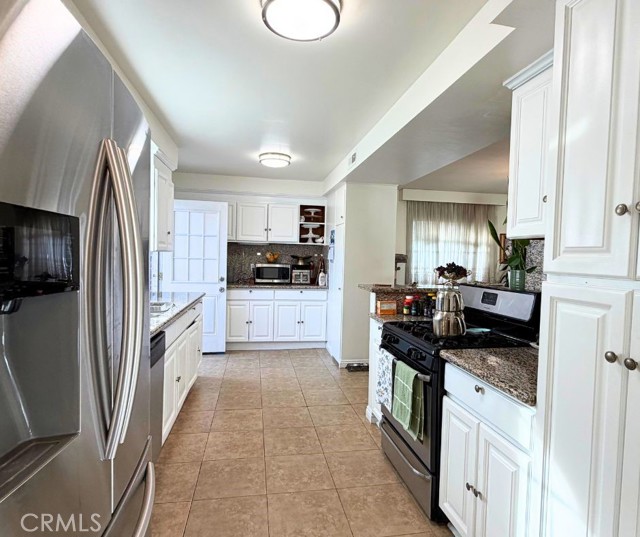 Detail Gallery Image 8 of 20 For 7756 Eton, Canoga Park,  CA 91304 - 3 Beds | 2 Baths