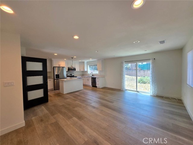 Detail Gallery Image 4 of 14 For 1770 Wright St #B,  Pomona,  CA 91766 - 3 Beds | 2 Baths