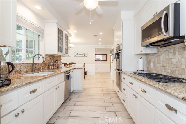 Detail Gallery Image 11 of 46 For 19308 Lemarsh St, Northridge,  CA 91324 - 4 Beds | 3 Baths