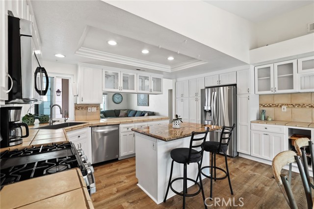 780 Gregory Lane, Oceanside CA: https://media.crmls.org/medias/a2374720-98e0-46ca-afc8-bfe26336e632.jpg