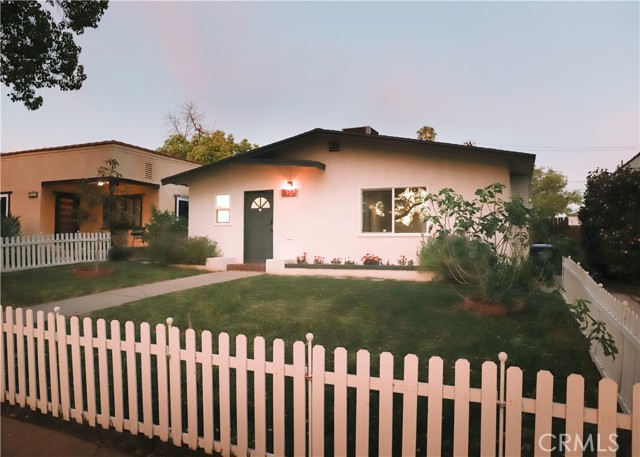 Detail Gallery Image 2 of 39 For 1130 Wesley, Pasadena,  CA 91104 - 3 Beds | 3 Baths