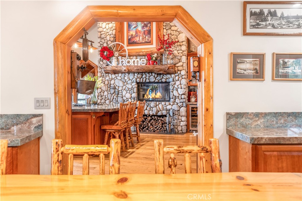 https://media.crmls.org/medias/a2376b2e-8f66-4ca0-a06a-f3b455094fe3.jpg?preset=X-Large