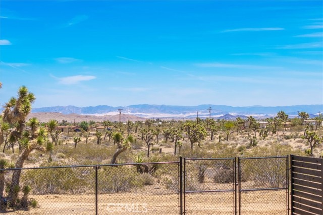3977 Sage Avenue, Yucca Valley CA: https://media.crmls.org/medias/a238a926-202f-4e6b-b752-369962375bed.jpg
