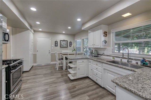 Detail Gallery Image 8 of 29 For 6384 E Lowe Ave, Fresno,  CA 93727 - 3 Beds | 2 Baths