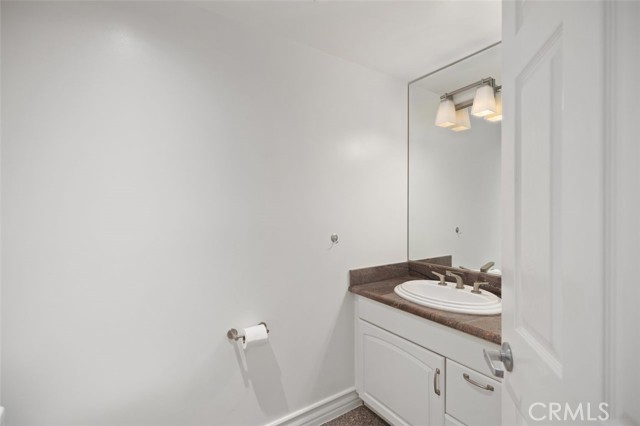 Detail Gallery Image 14 of 52 For 318 Jasmine Ave #B,  Corona Del Mar,  CA 92625 - 3 Beds | 3/1 Baths