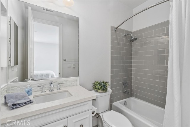 4762 Oceanridge Drive, Huntington Beach CA: https://media.crmls.org/medias/a23c4335-c49a-4256-a7e3-262566652533.jpg