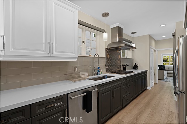 Detail Gallery Image 9 of 37 For 21047 Dumetz Rd, Woodland Hills,  CA 91364 - 4 Beds | 5 Baths