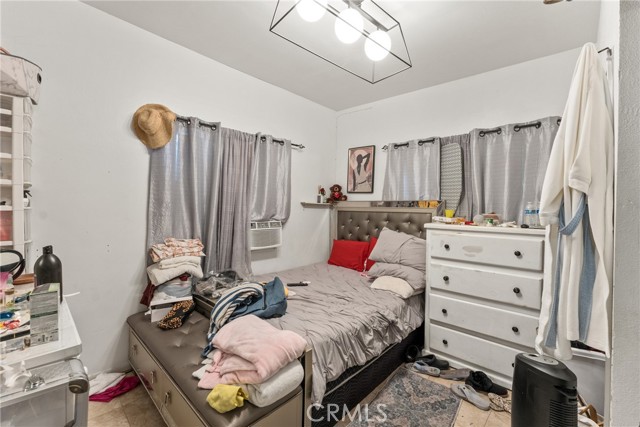 Detail Gallery Image 8 of 38 For 6118 S Main, Los Angeles,  CA 90003 - 6 Beds | 3/2 Baths