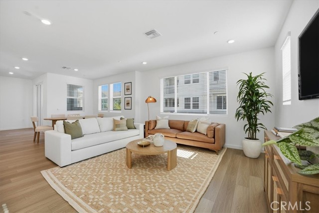 Detail Gallery Image 15 of 48 For 2380 Haley Point Drive #104,  Ventura,  CA 93003 - 4 Beds | 3/1 Baths