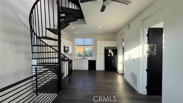 Detail Gallery Image 5 of 21 For 2805 S El Camino Real #B,  San Clemente,  CA 92672 - 1 Beds | 1 Baths