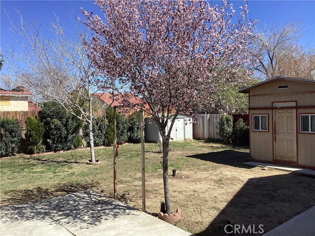 Detail Gallery Image 6 of 28 For 1305 Avnue J3, Lancaster,  CA 93535 - 3 Beds | 2 Baths