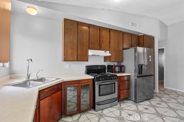 544 N Loretta Street, Rialto CA: https://media.crmls.org/medias/a23d0b77-73ed-4396-bb35-6975367010c7.jpg