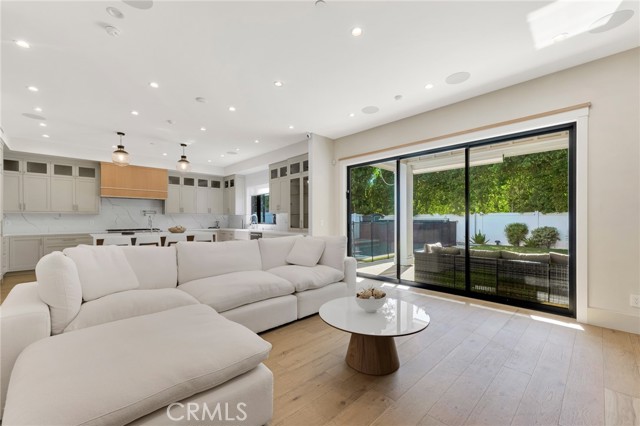 Detail Gallery Image 16 of 37 For 4919 Rhodes Ave, Valley Village,  CA 91607 - 5 Beds | 4/1 Baths