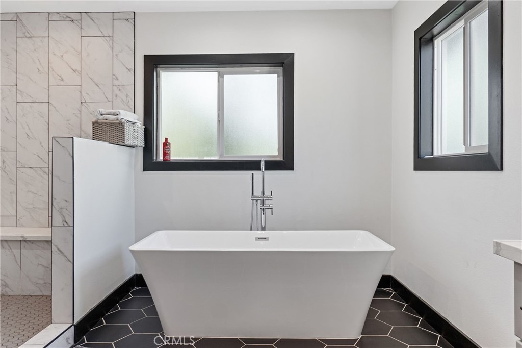 MLS #OC25176241 image #15