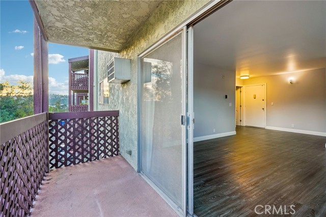 Detail Gallery Image 4 of 21 For 5830 Benner St #208,  Los Angeles,  CA 90042 - 2 Beds | 2 Baths