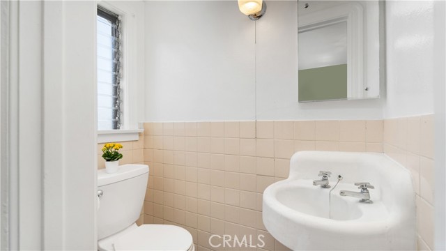 Detail Gallery Image 59 of 69 For 2042 N Ross St, Santa Ana,  CA 92706 - 3 Beds | 2/1 Baths