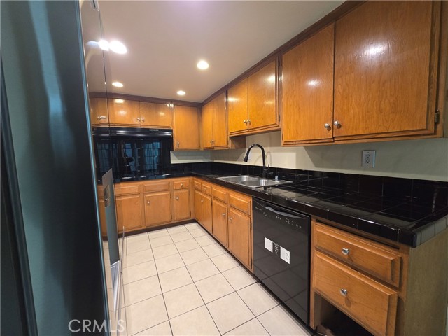 Detail Gallery Image 10 of 28 For 3500 W Manchester #337,  Inglewood,  CA 90305 - 2 Beds | 2/1 Baths