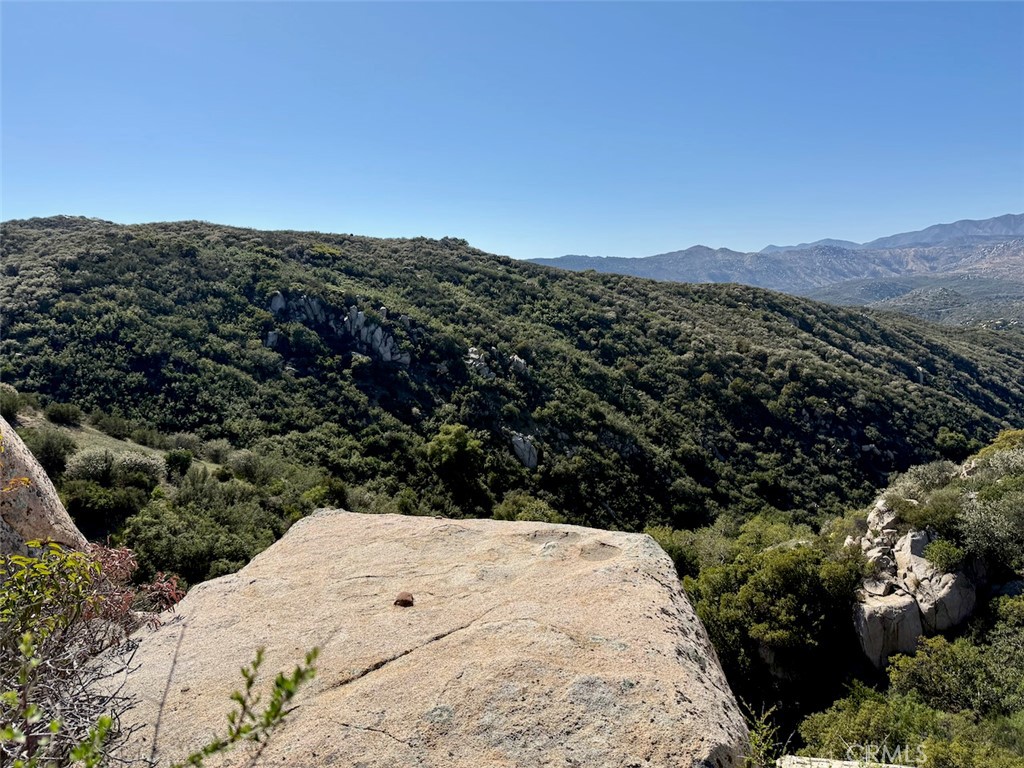 https://media.crmls.org/medias/a23f37f0-094a-4148-bf8c-9509cd73e764.jpg?preset=X-Large