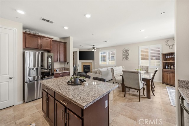 Detail Gallery Image 16 of 51 For 3826 Bur Oak, San Bernardino,  CA 92407 - 4 Beds | 3 Baths