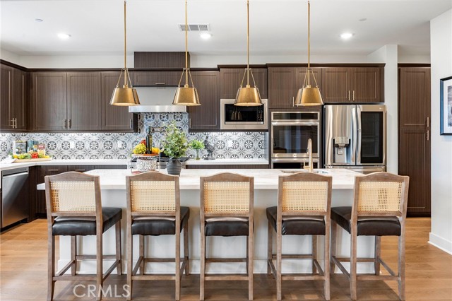 Detail Gallery Image 6 of 16 For 6057 Saddlehorn Ln, Jurupa Valley,  CA 92509 - 4 Beds | 3/1 Baths