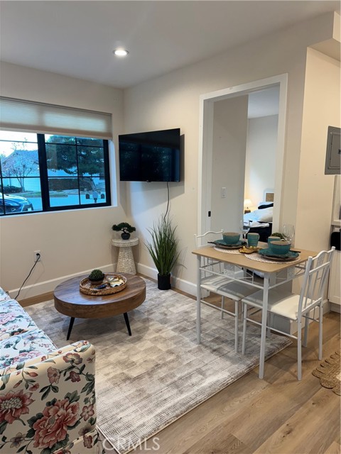 Detail Gallery Image 4 of 11 For 24405 Lemay St, West Hills,  CA 91307 - 1 Beds | 1 Baths