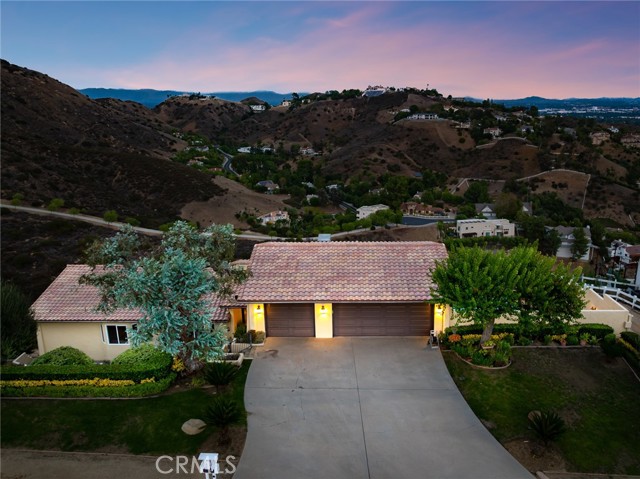 34 sage, Bell Canyon CA: https://media.crmls.org/medias/a2409909-be76-4d34-a422-68654e66a1ac.jpg