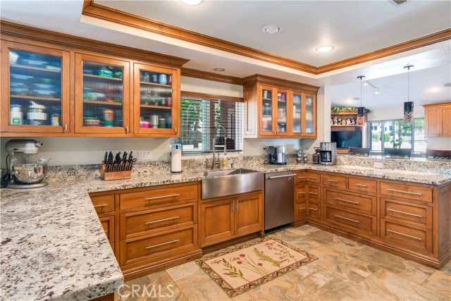 Detail Gallery Image 12 of 37 For 1381 Casey Ct, Upland,  CA 91784 - 3 Beds | 3/1 Baths