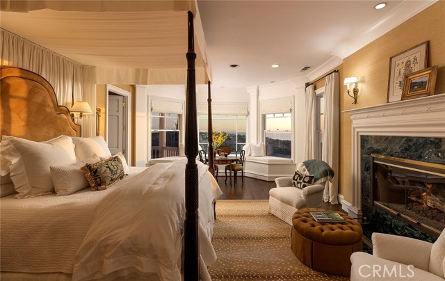 1 San Mateo Way, Corona del Mar CA: https://media.crmls.org/medias/a240cae0-26d4-43bc-9c98-68dd8c08c9cc.jpg