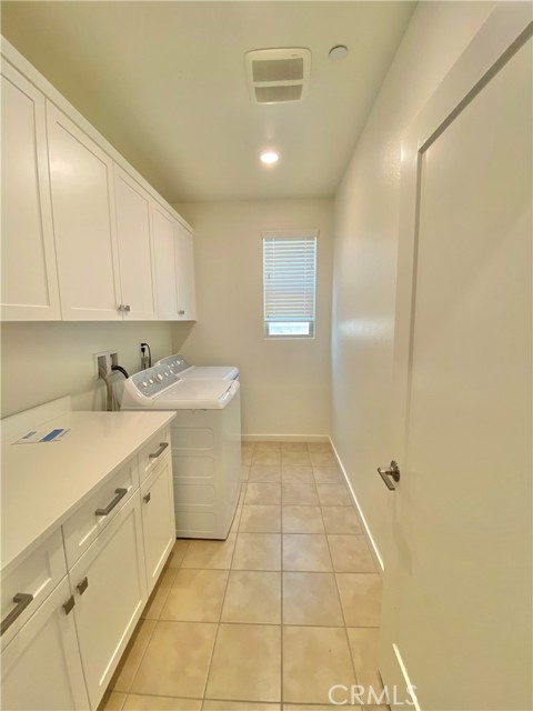 307 Magnet, Irvine CA: https://media.crmls.org/medias/a240ee73-f0ff-44db-a259-f42b0f92cf2b.jpg