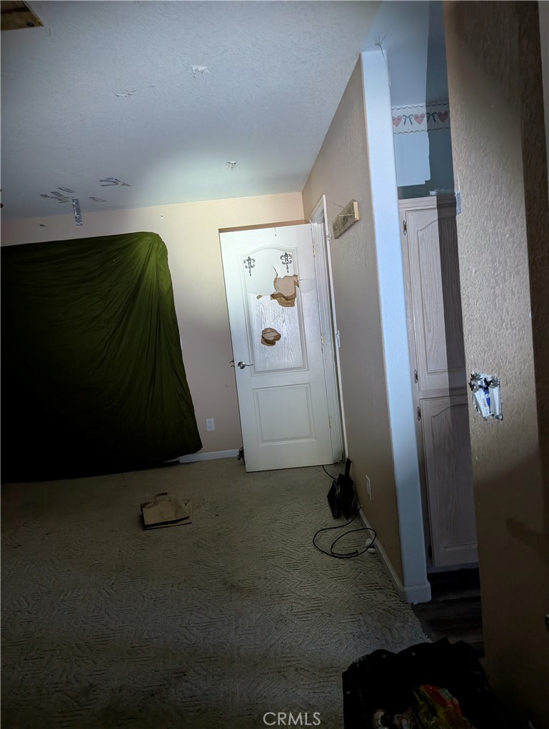 https://media.crmls.org/medias/a241395d-8afe-4cf8-a125-320687061f5c.jpg?preset=X-Large