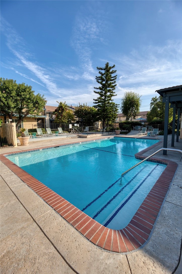 Detail Gallery Image 25 of 26 For 16739 Vanowen St #C,  Van Nuys,  CA 91406 - 2 Beds | 2 Baths