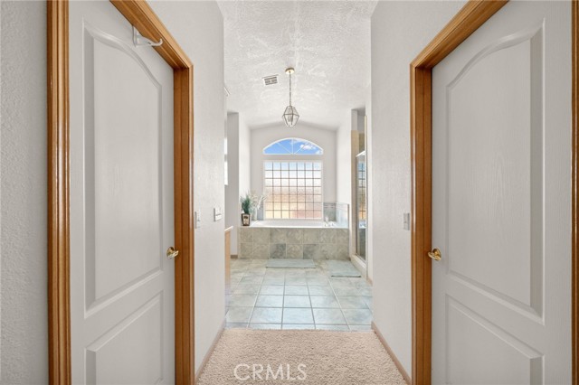 12710 Yorkshire Drive, Apple Valley CA: https://media.crmls.org/medias/a241dc07-e430-4989-b6e3-a368f91ac538.jpg