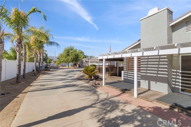 Long driveway with RV access