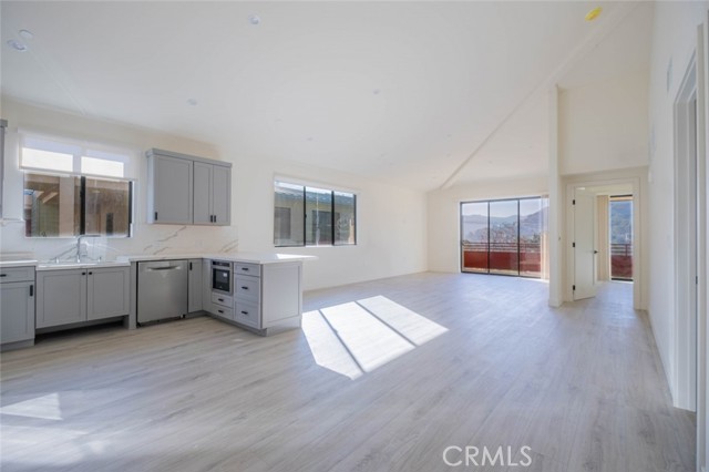 Detail Gallery Image 7 of 40 For 2608 Honolulu Ave #212,  Montrose,  CA 91020 - 2 Beds | 2 Baths