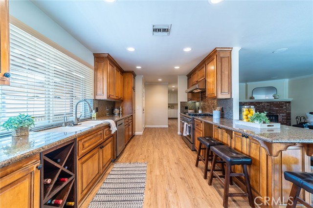 Detail Gallery Image 5 of 39 For 618 Thornhurst Ave, Glendora,  CA 91741 - 4 Beds | 3 Baths