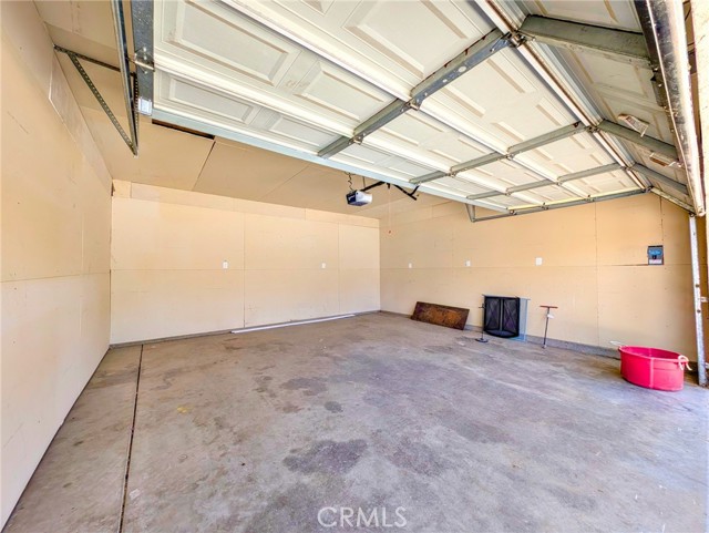 10784 Lincoln Avenue, Hesperia CA: https://media.crmls.org/medias/a2442df5-0049-4e6f-91aa-172f1870aa54.jpg