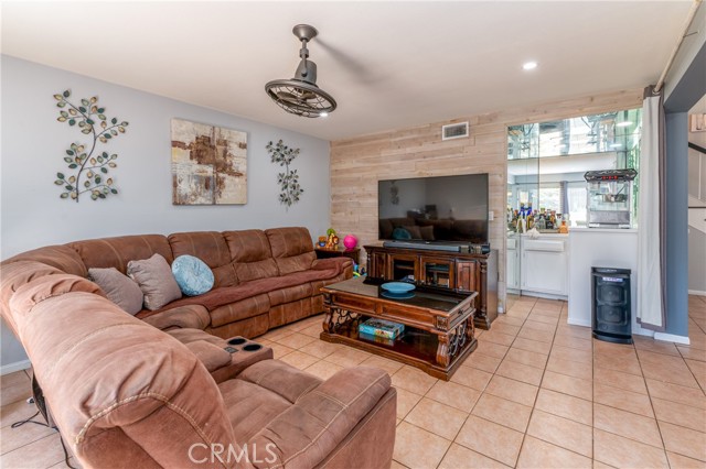 Detail Gallery Image 11 of 47 For 4511 Feather River Rd, Corona,  CA 92878 - 3 Beds | 2/1 Baths
