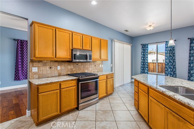 Detail Gallery Image 14 of 53 For 629 Almarie Way, Hemet,  CA 92544 - 4 Beds | 3/1 Baths